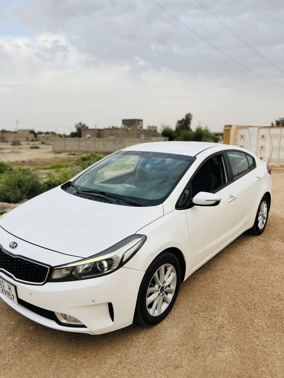 للبيع كيا سيراتو موديل 2018سياره جديده حيل مكفوله رقم بغداد بسمي مداور ثاني يوم موصفات 
لد امامي ويل كب شفتات ستييرن موصفات حلوه سياره محرك ١٦٠٠كفاله محرك كير حدايده تبريد  مكانه السماوه السعر ١٤٢وبيه مجال ‭٠٧٨٣ ٤٩٤ ٠١٦٠‬
