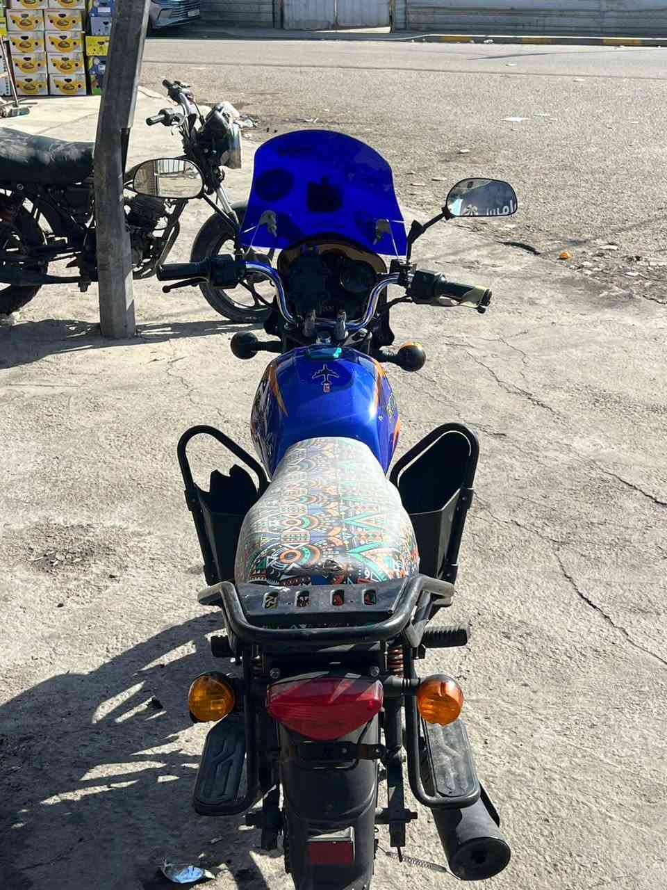 السلام عليكم بوكسر جبلي موديل 23 جبلي تجفيت وكاله بدون اوراق اكفلك سرقه وعشاير دراجه نضيفه بس السلف  عاطل ابيع كوم حديد سعر 900 بيها مجال للطيبين مكاني بغداد السيديه ***********
