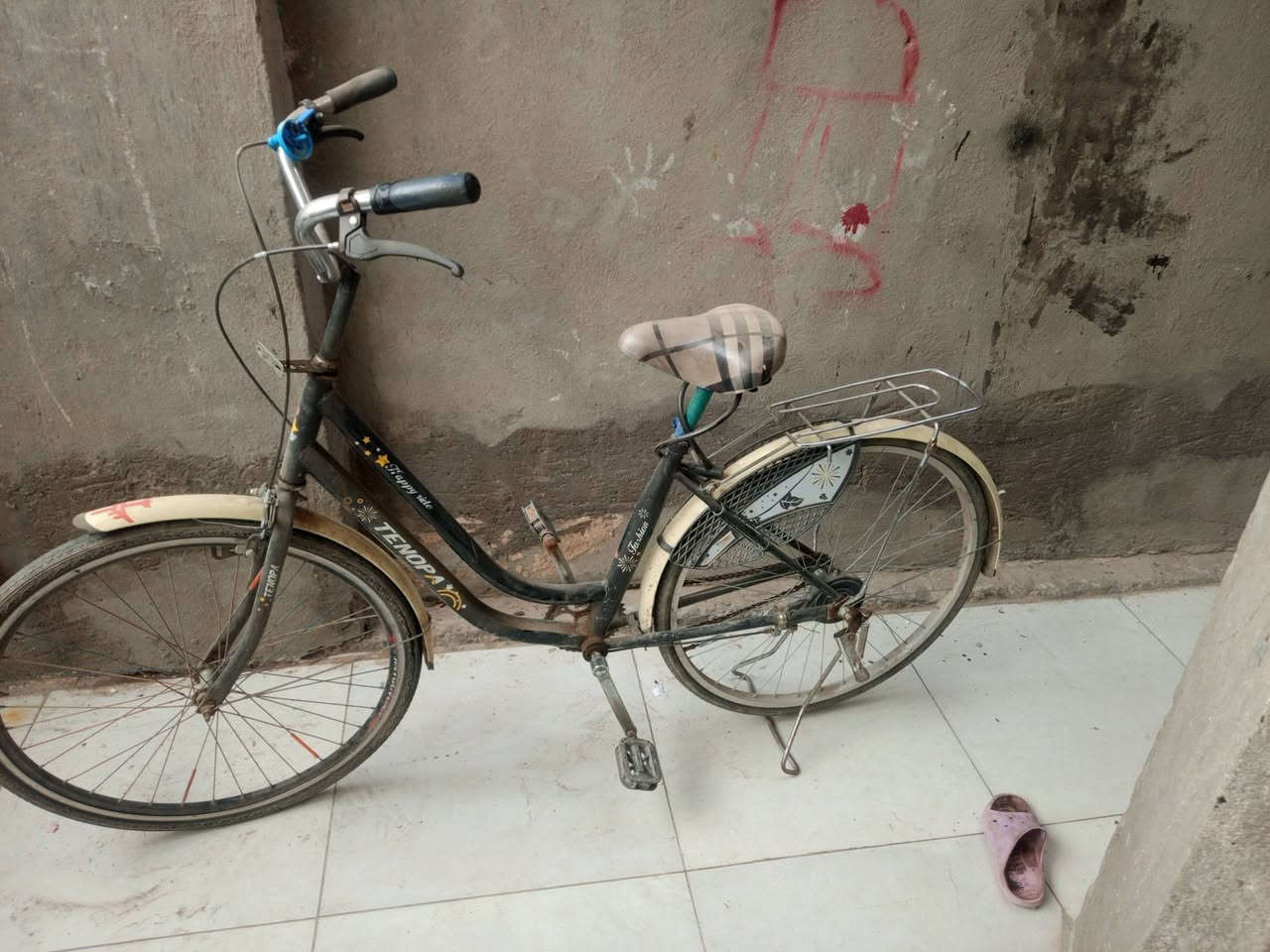 بيع باسكلات 3 السود ب 40 ول وردي 20 العنوان بغداد الدوره التفاصيل عله هاذه الرقم ***********
