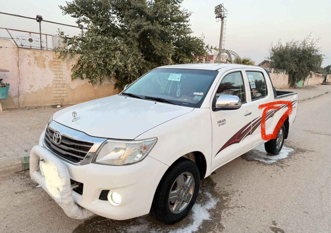 سلام عليكم تيوتا هايلوكس البيع موديل 2014 سياره فول اوتماتيك جاهزه كير محرك حداديه تخم تاير تبريد جاهزه سياره جديد بيه رش صبغ موضح بل منشور ولباقي مكفول السعر 198 وبيه مجال المكان السماوه الاستفسار ***********
