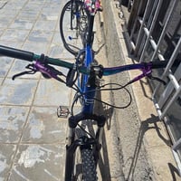 (سلام عليكم كباتن ذني 3 قطع جبلي 2 c700   1 ..لسريس حجم 27.5 فريم عالي...