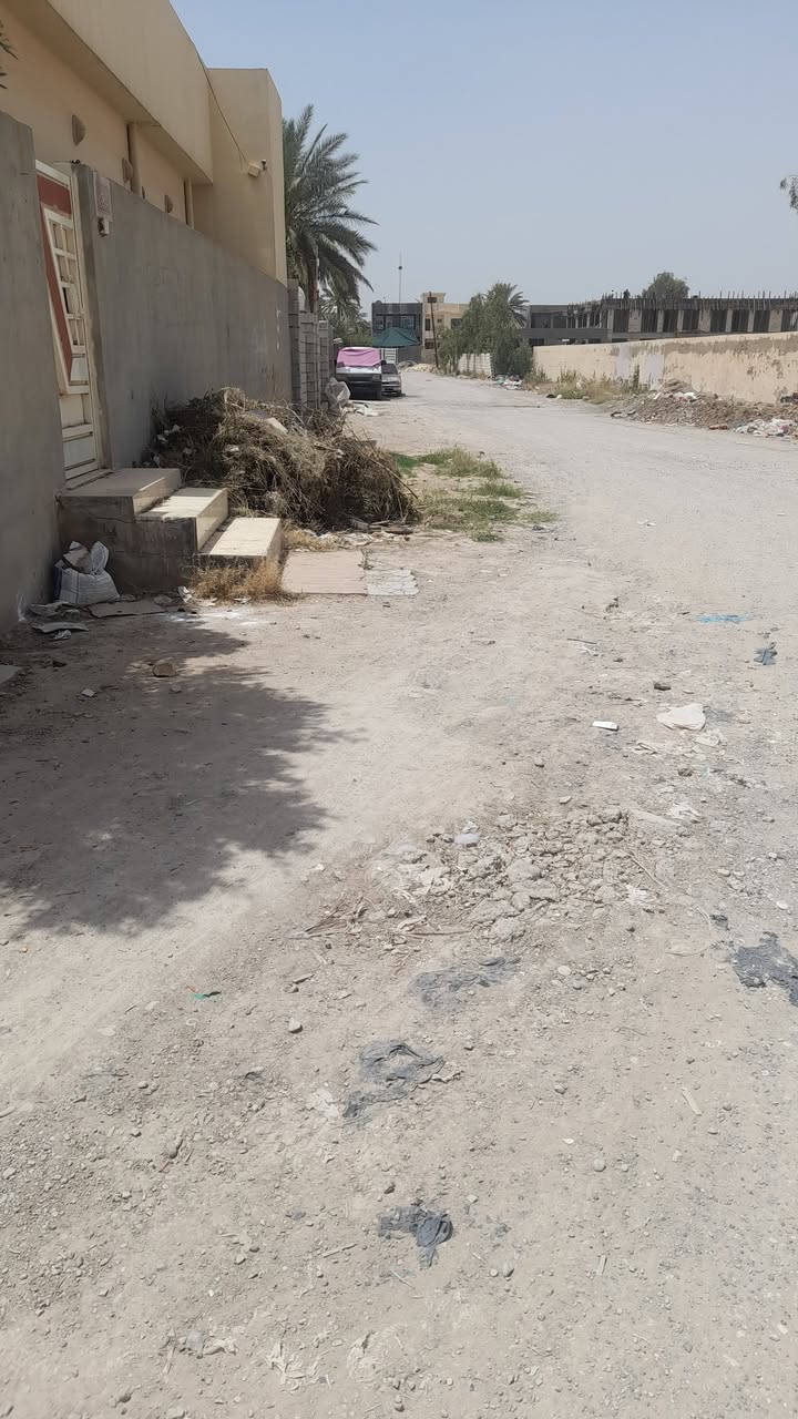 للبيع دار سكن جديد تجاري المساحه 412متر الموقع شارع النقابه على 3 شوارع يصلح معهد او مجمع طبي للاستفسار مكتب العائله حي المعلمين رقم ***********
