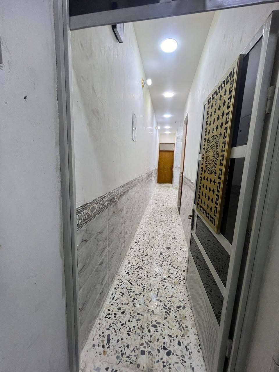 دار للبيع
حي الفرات
مقابل حي النصر
سند 25 
منطقه كامله الخدمات
مساحه 80متر طابق واحد

للاستفسار
***********
