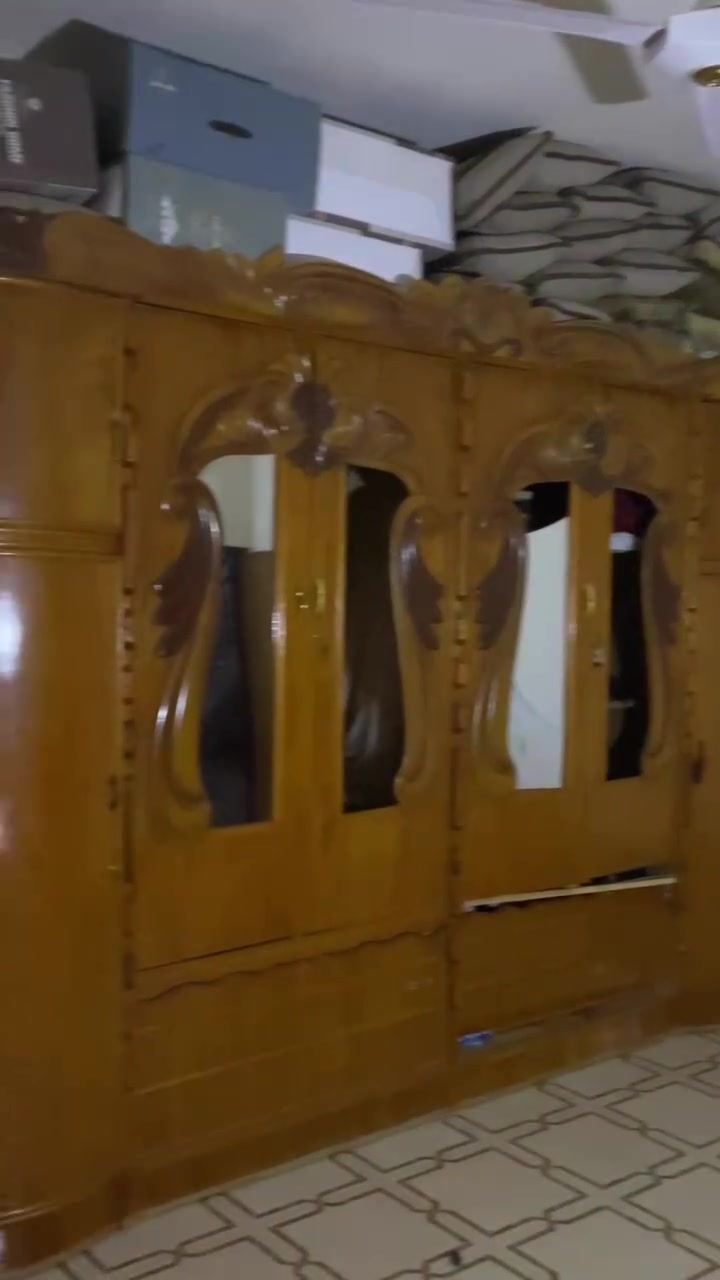 السلام عليكم ورحمة الله وبركاته عندي هاي الغرفه للبيع بعدها جديده ڪُل القطع موجوده بسعر مناسب العنون الحجاج قريه البوطعمه اتصل وتدلل ***********
