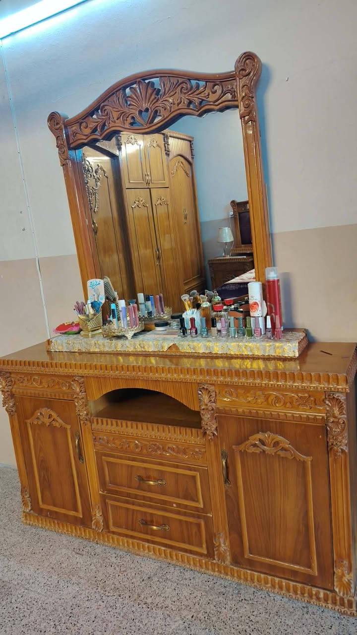✨ عرض مميز ✨

متوفر قنصور 6 أبواب مع ملحق زاوية بابين وكومدينة، مصنوع من خشب الصاج العراقي المتين والجودة العالية.

💰 السعر:مليون فقط 🔥 وبيها مجال للجادين

للاستفسار والحجز .***********
بضاعة مرتبة، شغل متقن، وسعر منافس. 👍🏻✨
