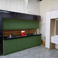 كاونتر داخل MDF وخارج HDF  مع انارة +كوارتز طبيعي لون اسود شغل تركي در...