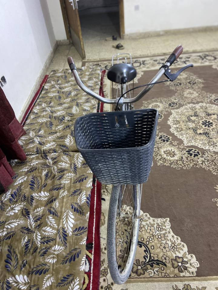 سلام عليكم بايسكل بناتي حجم 26 ياباني كل غراضة بلادي المكان بغداد البياع الرقم ***********
