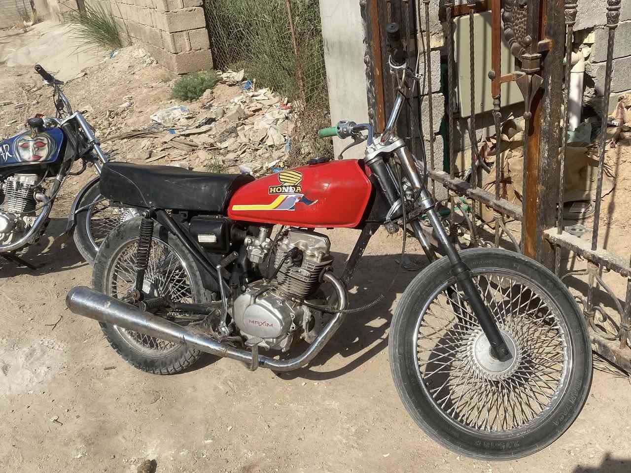 ‏العنوان بغداد فيلكة سلمان باك رقم الهاتف***********
