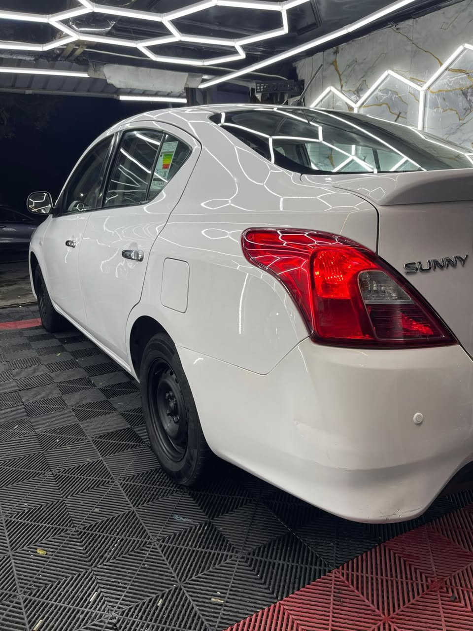 سلام عليكم
سني هندي مودل19 سياره مال بيت ماشيه 41 بدون صبغ بس بارد بل باب الخلفي شبر مصلح سياره كمله من كلشي اي نقص مابيه رقم بغداد جديد سعر 113 بيها مجال شويه  ***********
