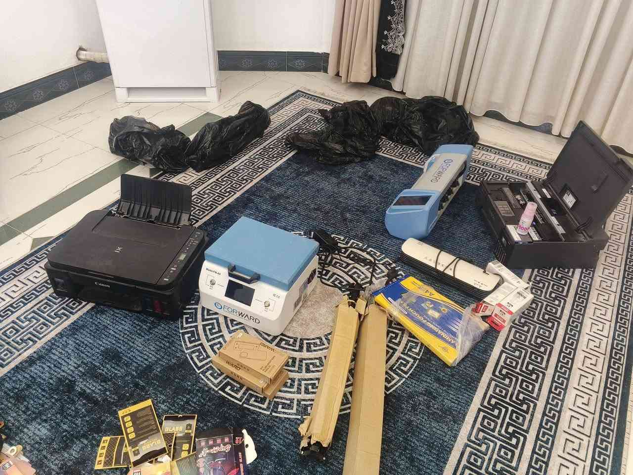 غراض محل كامل بضاعه كله جديد
***********

لزك عادي + مضلل

طابعات كفرات ايفون +كلكسي  طباعه صور او نقش اسم

سماعات بانواعه 

ديجي بانواعه

شواحن بانواعه

رامات+ فلاشات+بطاريات

كفرات بانواعه

حافضات ايربود

توصلات جميع الانواع

ستاندات تصوير احجام

الانبار الرمادي 

بيع شلع او جمله الجمله
