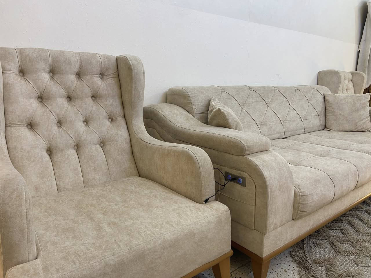 تخم قنفه تركي اصلي نظيف كلش،
ينفتح وينسد كهرباء يعني يصير سريرويتحمل اوزان عاليه كلش، 

التخم يتكون من 6 قطع 

العنوان: بغداد-الغزالية 

السعر 800الف، للتواصل ***********

او طبلات إيطالي اصلي 4 معه ميزهن 150 الف

