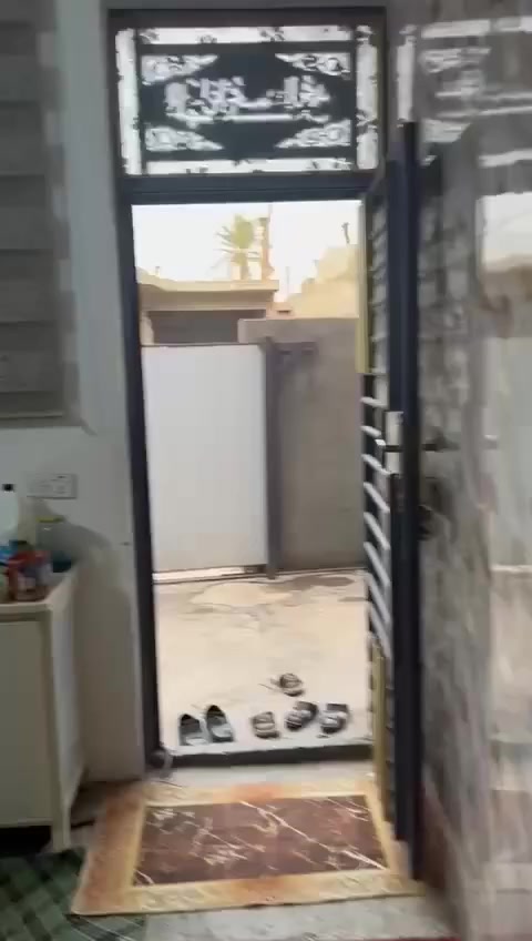 بيت ١٥٠م طابق واحد بناء حديث طابو زراعي للبيع مكون من استقبال ومطبخ وصالة وغرفتين نوم  في منطقة  خلف العيادة الشعبية  مقابل جامع ابي ذره الغفاري بالسعر مناسب
رقم هاتف ***********
