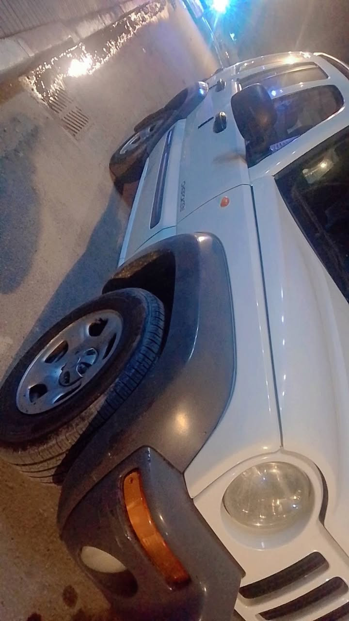 جيب لبرتي ٢٠٠٤
مزاد وزارة الداخلية سياره جديده جاهزه تترقم بصرة 
السعر ٥٠ وبيهه مجال 
***********
