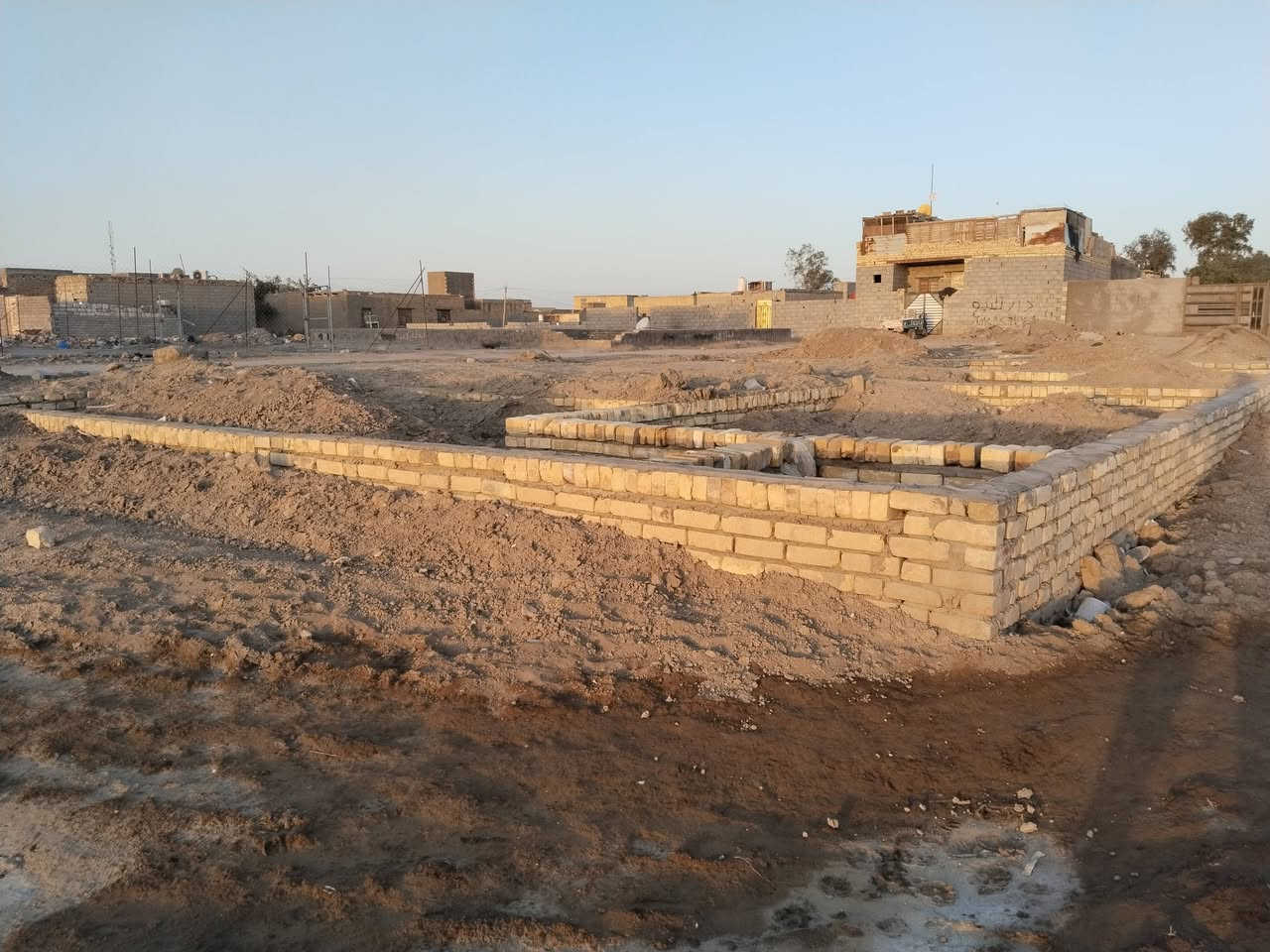 للبيع بتلو يمه  ماي وكهرباء 
الصخيين نزله ابو كميل 
المساحه 140متر
*********** واتساب
