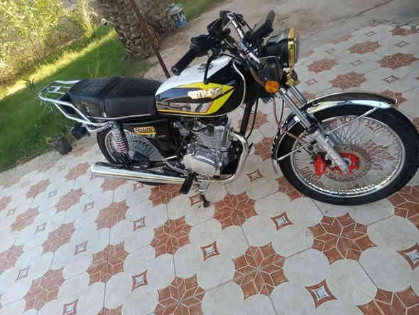 السلام عليكم ورحمة الله وبركاته دراجه تايكر موديل 24 نضيفه كامله مكمله مابيه اي نقص بس الدشبول بيه طبك يطفي ويشتغل اوراق كامله.. السعر 625 وبيه مجال  الاستفسار ‏.عل رقم.. ‪***********‬‏
