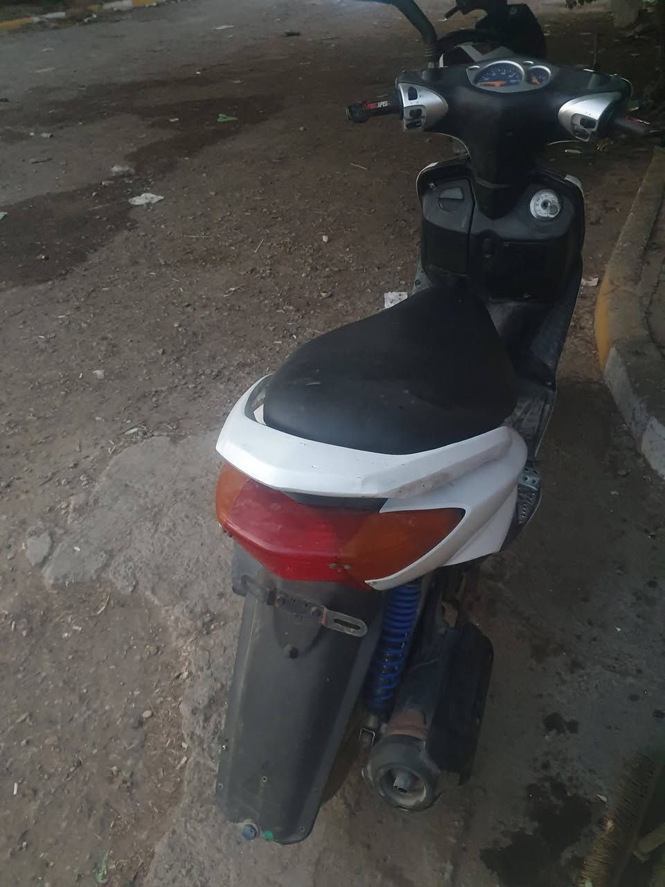 سكنس شغاله سلف وهندر سعر  ٤٠٠ مجفته  جديد  رقم الهاتف ***********
