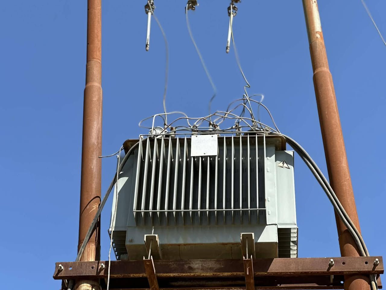 مكلف بل نشر محوله مستعمله موسم واحد نوع تركيه شرط النحاس خط 33.  ام  250  سعره 36 ورقه  وبيه مجال بسيط المكان كركوك قضاء الدبس الرقم ***********
