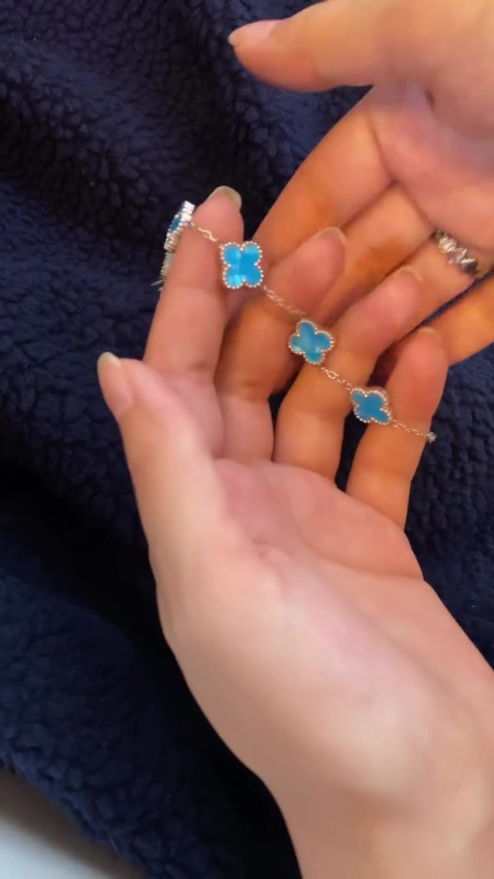 احلى طقم من فان كليف وبألوان دمااااار  ونزاكة تموت❤️‍🔥

وبسعر احلى من الخيال وطلاء ثابت ستانلس ستيل

كل الي عليكم تاخذون سكرين للموديل الي حبيتوا😍

متوفر توصيل لكل محافظات العراق🇮🇶🚗

⁠#الشعب_الصيني_ماله_حل😂😂⁠ #فان_كليف⁠ ⁠#العراق


**إذا كنت صاحب هذا الإعلان وتريد حذفه لأي سبب، رجاءا أرسل رسالة إلى الدعم الفني**