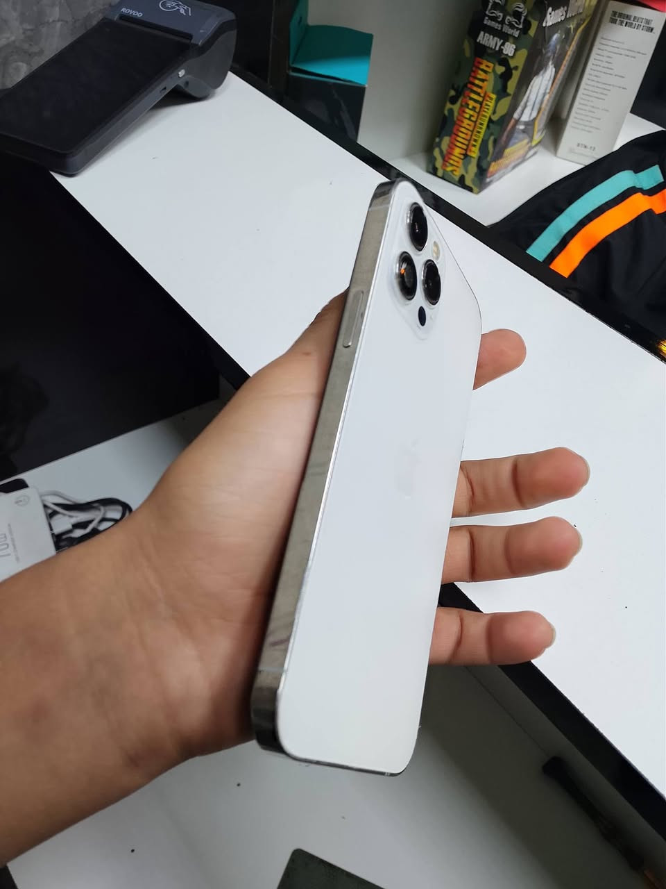 السلام عليكم ايفون 12برو ماكس ذاكرة 256 بطاريه 72 الجهاز مبدل فقط شاشة اصلية وكاله فول فقط مكفول من كلشي السعر 270بلاشش العنوان بغداد العبيدي الرئاسة شارع20 للاتصال واتساب ***********
