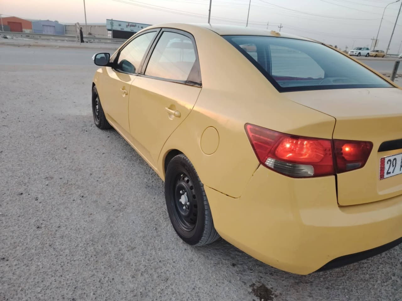 السلام عليكم 
فورتي موديل 2010 رقم واسط الجديد 
السياره بانزين و غاز المنضومه شغاله بيها 
حادثها الامريكي خشم البنيد فقط 
وبيها تصليح ب الهلالات الخلفيه 
مكينه ٢٠٠٠
مكاني ديوانية 
السعر ٨٠ وبيها مجال 
***********
