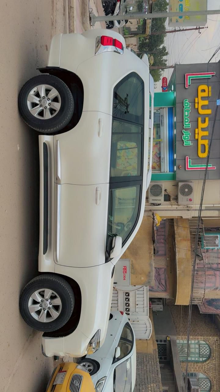 برادو موديل 2019
فئة TXS 
كشنات كهرباء جلد 
دبل تانكي 
فورويل 
مانع انزلاق 
تخم تاير دنلوب اصلي جديد 
فتحة سقف 
وبقية مواصفات البرادو
مكفولة السيارة وجديدة 
ماشية 80 تقريبا 
مكانها بغداد 
السعر 41 الف $ 
هاتف ***********
