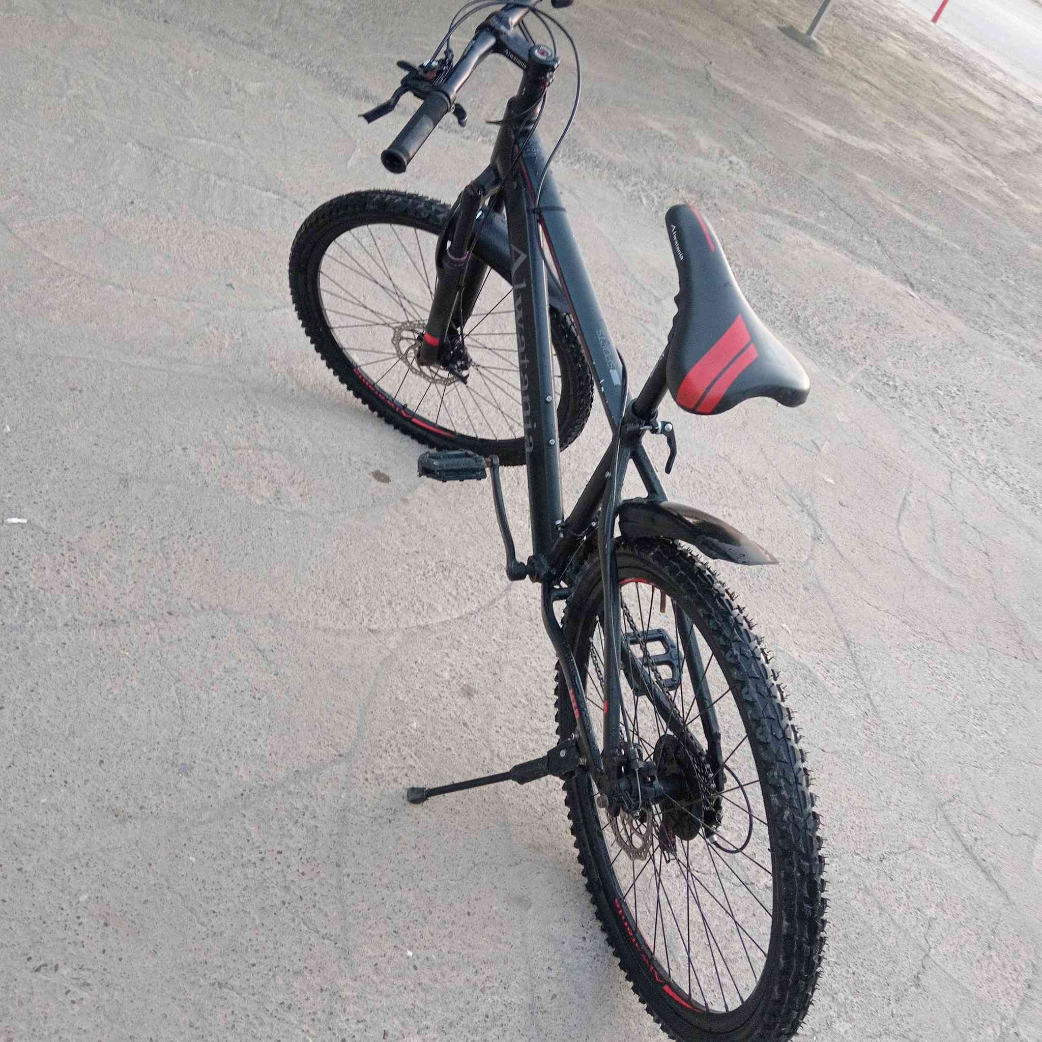 سلام عليكم عندي بايسكل جبلي للبيع الحجم 26 /السعر 90 وبي مجال


**إذا كنت صاحب هذا الإعلان وتريد حذفه لأي سبب، رجاءا أرسل رسالة إلى الدعم الفني**