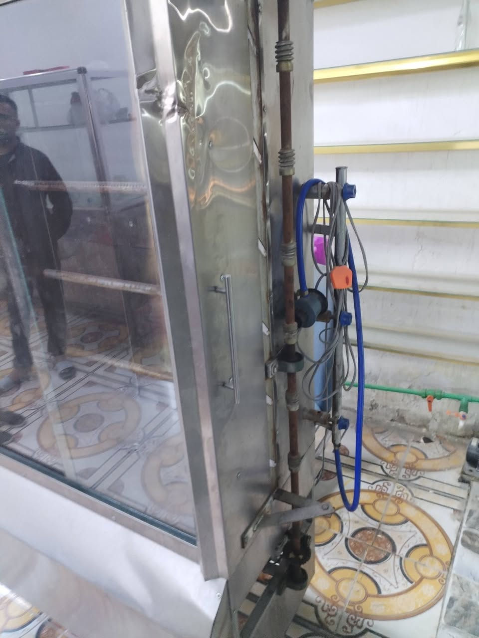 سلام عليكم مطعم كامل جاهز للبيع بسعر مناسب
شوايه شاورما
شوايه دجاج
شوايه همبركر
طباخ فلافل
طباخ كبير
طباخ كهربائيه
خلاطه
طاحونه بهارات
مثرامه كبيره
مجمدة
عارضه
ميز كبير 
جام خانه كبيره
سنك غسل
مغسله
طوس وسكاكين والخ
عنوان خور الزبير
لتواصل ***********
