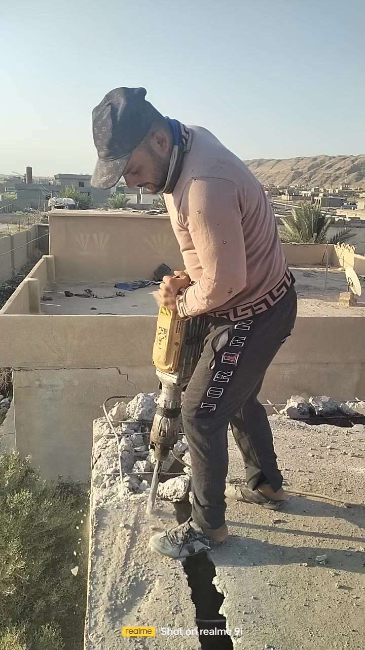 اسلام عليكم يوجد كادر عمل تفليش بيوت معه شيل اننغاذ  رقم الهاتف ***********
