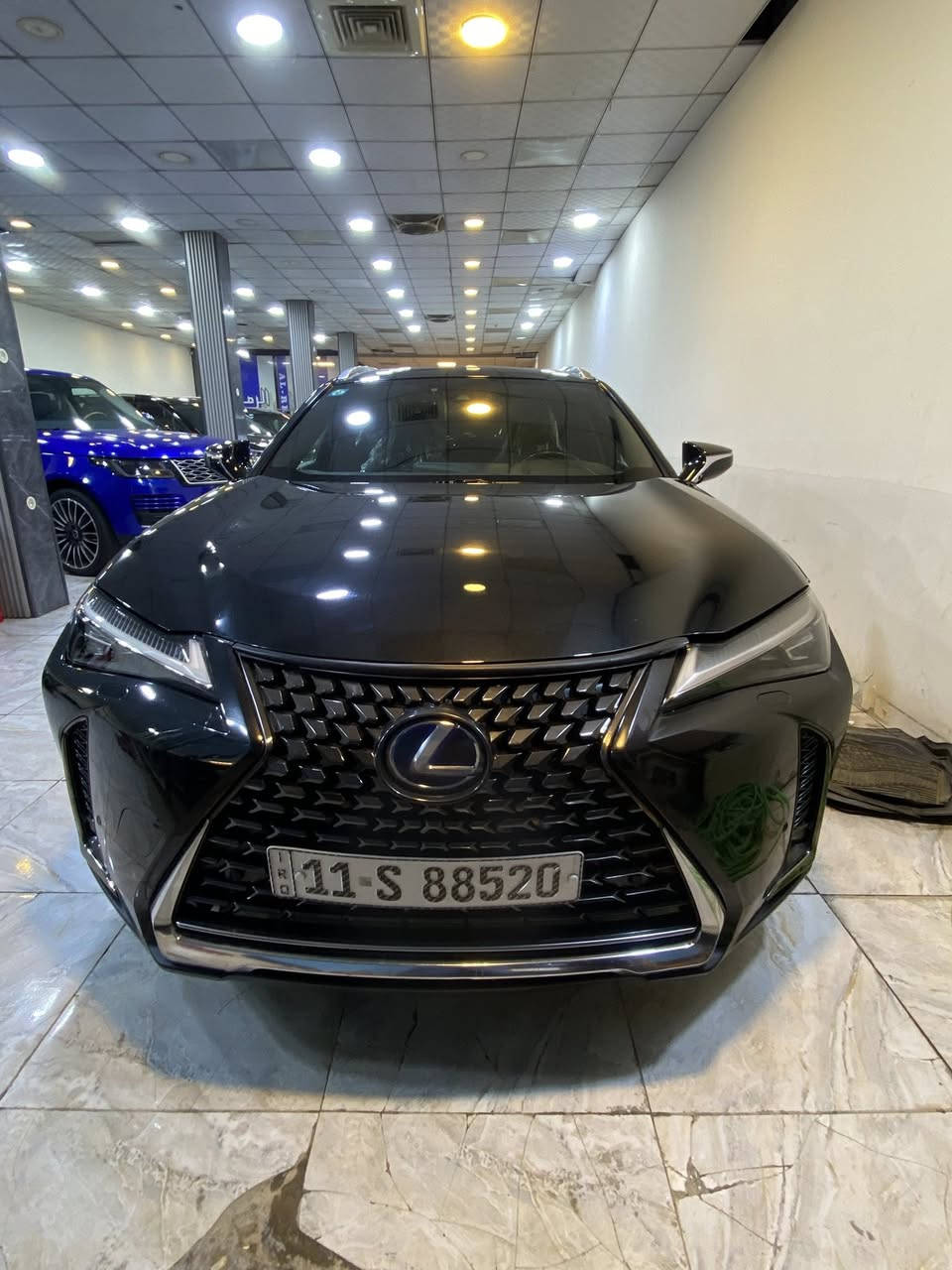 سلام عليكم Lexus ux250h f sport
مديل 2021

فول مواصفات للاخير 

سقف بانوراما 

رادارامامي 

رادار جانبي 

توقف ذاتي 

تحكمات ستيرن 

شاشة اندرويد اوتو وكار بلاي 

نقطة عمياء 

قيادة ذاتية 

تحديد مسار 

تحديد سرعة 

انضمة قيادة /eco/Normal/sport

كشنات تدفئة تبريد 

تحكمات كشنات كهربائية 

مري تدفئة 

مانع تزحلق 

وبعد هواي مواصفات بيهة 

السيارة ماشية ٤٦ كيلو متر

وارد امريكي  والسيارة نضام هجين يعني /محرك بانزين ومحرك ثاني كهرباء والسيارة جداً اقتصادية 

‎حادث سياره قطعتين  مو قوي وبدون ايرباك سيارة قوية واعتمادية واكو تفاصيلهة بل يوتيوب فقط اكتب اسمهة وينطيك مراجعة كاملة 

عنواني بغداد السيديه 
***********
