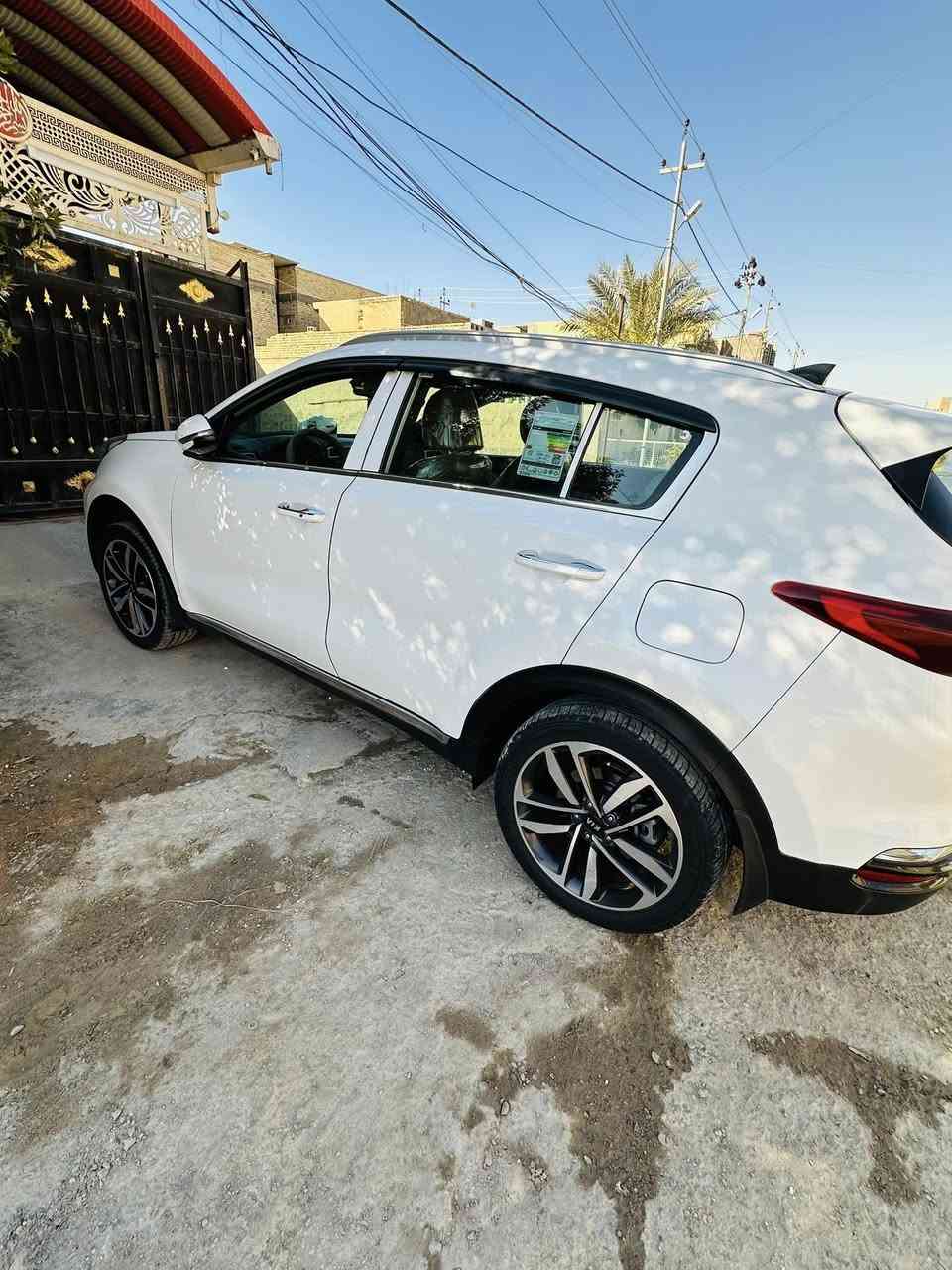 السلام عليكم للبيع  كيا سبورتج خليجي واحد على واحد فول مواصفات موديل 19مكفولة من الصبغ والتبديل بيها بارد بسيط اربع أصابع بجاملغ وممبين  ماشيه 88الف كم حقيقي محرك كير مكفول ع وضع الشركة صدر تبريد تدفئة مكفول محرك ٢٠٠٠ دوش ثلاث أنظمة للقيادة كشنات نص جلد حساسات أمامي خلفي ويل ١٩ يدات نيكل مري ترحيب رقم بغداد الجديد هزة جديدة مكانها بغداد  ابوغريبالسعرها دفترين وبيها مجال بسيط للشراي ان شاءالله للاتصال عل واتساب***********
