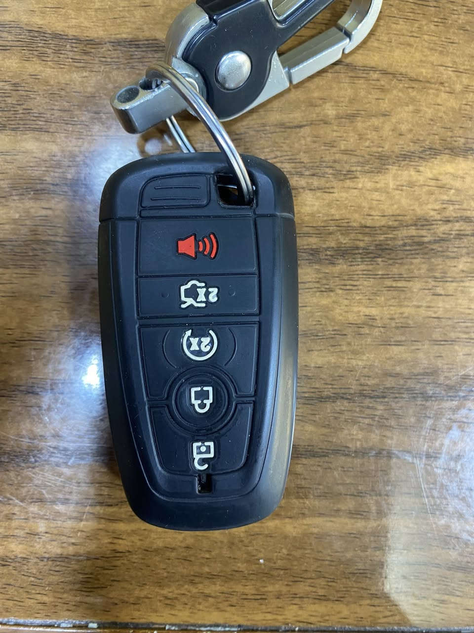 ‏‎‏‎فورد اكسبلورر       بوليسي  —  Ford Explorer

رقم دهوك مميز 

السعر بلاش   207  

‏‎‏‎وراد أمريكي.     —  بدون ايرباك 

‏‎‏‎الموديل           — 2022

فئة.                 —  /4WD 

حجم المكينه   — V6/3300

‏‎‏‎اللون               — اسود   

‏‎‏‎المسافه المقطوعه — 27000    ألف ميل 

‏‎‏‎حاله السياره. — الضرر في باب السائق  بجم كبس صندوق كبس وبيها باب كلير  مكان  اللزكه  مال  بوليسي الخلفي 

‏‎‏‎المواصفات 

‏‎‏‎- بصمة تشغيل  

‏‎‏‎-تشغيل عن بعد 

‏‎‏‎-كشنات جلد 

‏‎‏‎حساسات خلفيه 

‏‎-دبل اكسل  

‏‎-هندبريك بصمه 

‏‎   5و ضعيات قياده   

‏‎‏‎- تبريد مركزي   قطعتين

‏‎‏‎- بگ لايت LED 

‏‎-كشنات 7 راكب  ( متصل )

‏‎‏‎-كرسي السائق  بحركه كهربائيه

‏‎‏‎-تحكم ستيرن جهتين 

‏‎‏‎-تحديد سرعه 

‏‎‏‎-مانع انزلاق 

‏‎‏‎-ليد نهاري

‏‎‏‎-كامره خلفيه   

‏‎‏‎باقي المواصفات المعروفه 

‏‎‏‎رقم السياره    —  دهوك  سنويه جديده  وهزه  جديده  ومشروع وطني  يجوز تحويل السياره من  اي محافظه 

‏‎‏‎موقع  السياره — الموصل حي الزهور  

‏‎‏‎للأستفسار.     — ***********
