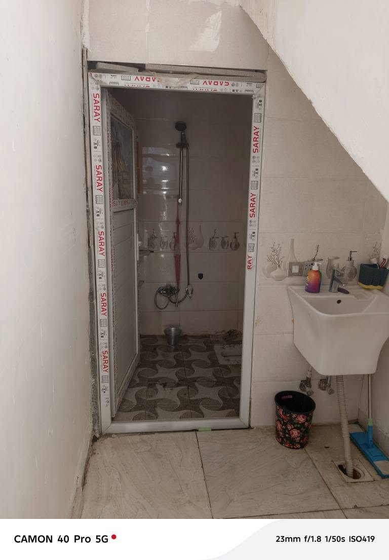 دار للبيع مساحه١٢٠ متر يحتوي على غرفه اصاله ومطبخ وحديقه وكراج وصحيات داخليه وخارجية عنوان طريق كربلاء عمود ١٣٠ سعر ٣٢ ولي مجال  للاستفسار تصل على الارقام ***********
*********** النجف, العراق
