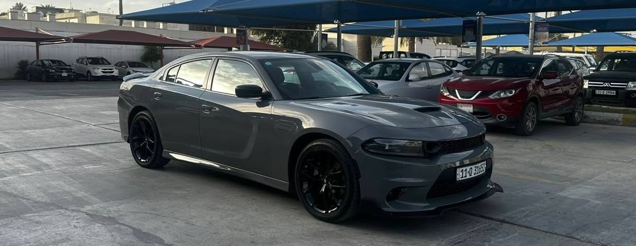 جارجر للبيع موديل 2023 
مواصفات GT العادية 
كراسي سبورت
كرسي كهرباء
سوبر تراك
حساس خلفي+كامره
ماشيه 19 الف ميل 
حادثها موضح بالصور كسر بالدعاميه وربع البنيد صبغ مكفوله بدون ايرباك 
مكان السياره المنصور 
للتواصل ***********
