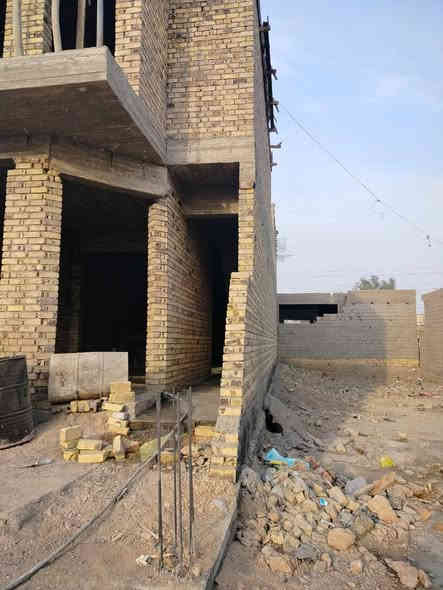 مشتمل للبيع طابو صرف مساحته 100 متر بناء جديد كامل انماء ومجاري مكانه كلش حلو قريب عالشارع كافه الخدمات يحتوي على غرفه وهول ومطبخ واستقبال وصحيات داخليه وخارجيه خارطه حلوه سعره مناسب مقارنه بالاسعار (سعره ٧٠)اوبي مجال اليمه العنوان /بابل /ناحيه ابوغرق حي الجواد قريب من شارع البثويني الاستفسار اكثر مراجعه مكتب حجي سيف العقارات نستقبل كافه العروض (*********** حلة
