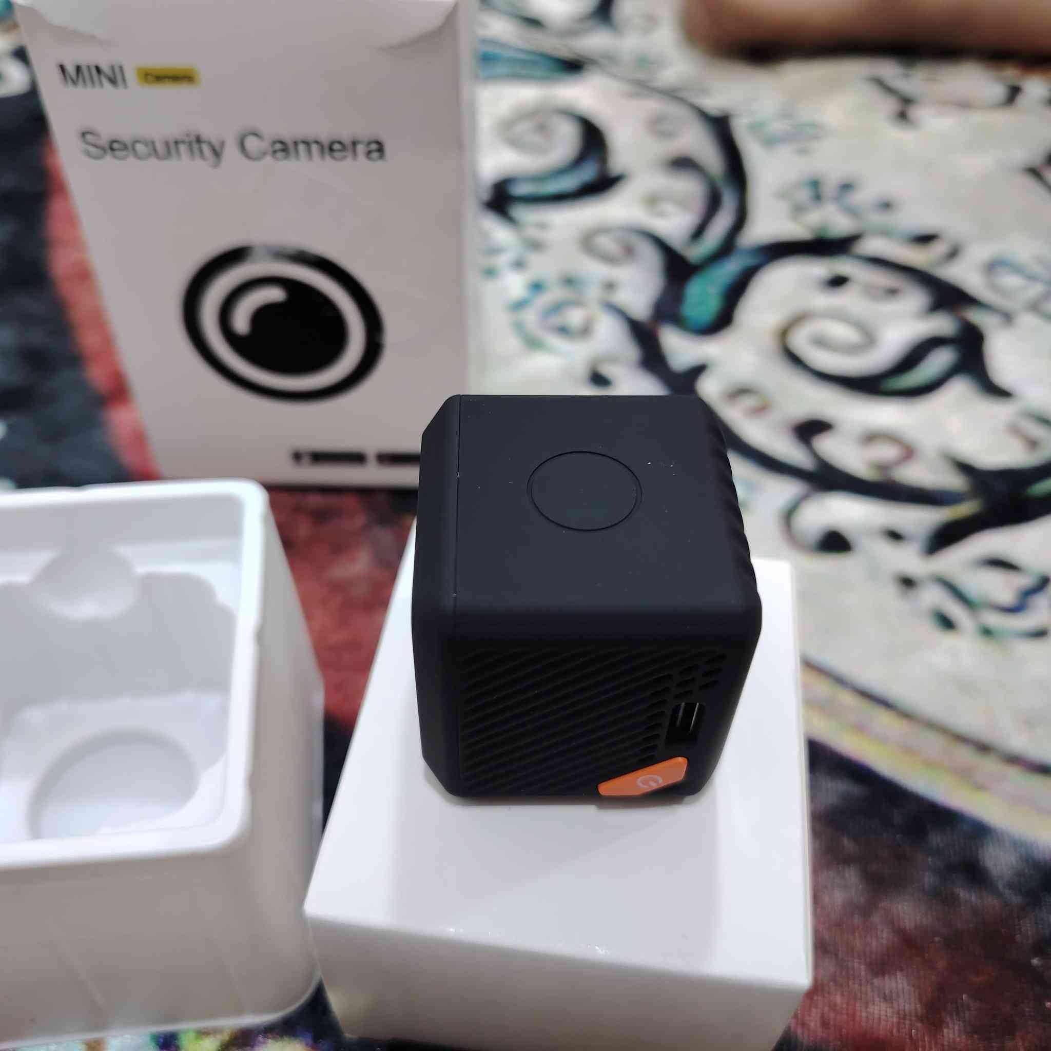 وكاله اصلي ع اول تم ٢٥ الف
النوع والاستخدام: تُعرف غالباً بكاميرات التجسس أو المراقبة المخفية نظراً لصغر حجمها، وتُستخدم لمراقبة المنازل، المكاتب، أو غرف الأطفال.
المميزات التقنية:
دقة الفيديو: تدعم عادةً دقة 1080P Full HD لتوفير صورة واضحة.
الاتصال: تتصل بالهواتف الذكية عبر تطبيق خاص يتيح المشاهدة المباشرة والتحكم عن بُعد.
الرؤية الليلية: مزودة بمصابيح الأشعة تحت الحمراء للتصوير في الظلام.
كشف الحركة: تبدأ التسجيل أو ترسل تنبيهاً عند استشعار أي حركة في المكان


**إذا كنت صاحب هذا الإعلان وتريد حذفه لأي سبب، رجاءا أرسل رسالة إلى الدعم الفني**