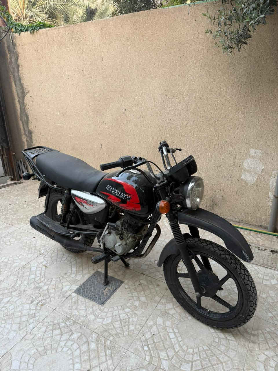 السلام عليكم اخوي 
دراجه بوكسر اوراق اصولي كامله للبيع 
دراجه نضيفه كفرات وكهربائيات كله شغاله الدراجه مفتوحه مره وحده 
دراجه مال جناي خدميه ما متعوبه مكاني البصره قظاء المدينه 
اي استفسار ع هذا الرقم ؟ ( *********** )
