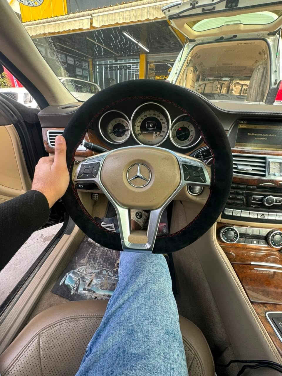 مارسدس بنز CLS 350 موديل 2012
خليجي بدون صبغ 
ضمان دولي بصمتين
موصفات فول  موصفات CLS معروفه 
صدر خلفي امامي جديد 
تخم تاير 
تبريد ثلج 
سياره كل نقص مابيه جاهزه
سياره بسمي 
مكان سيديه 
رقم ‭***********‬

