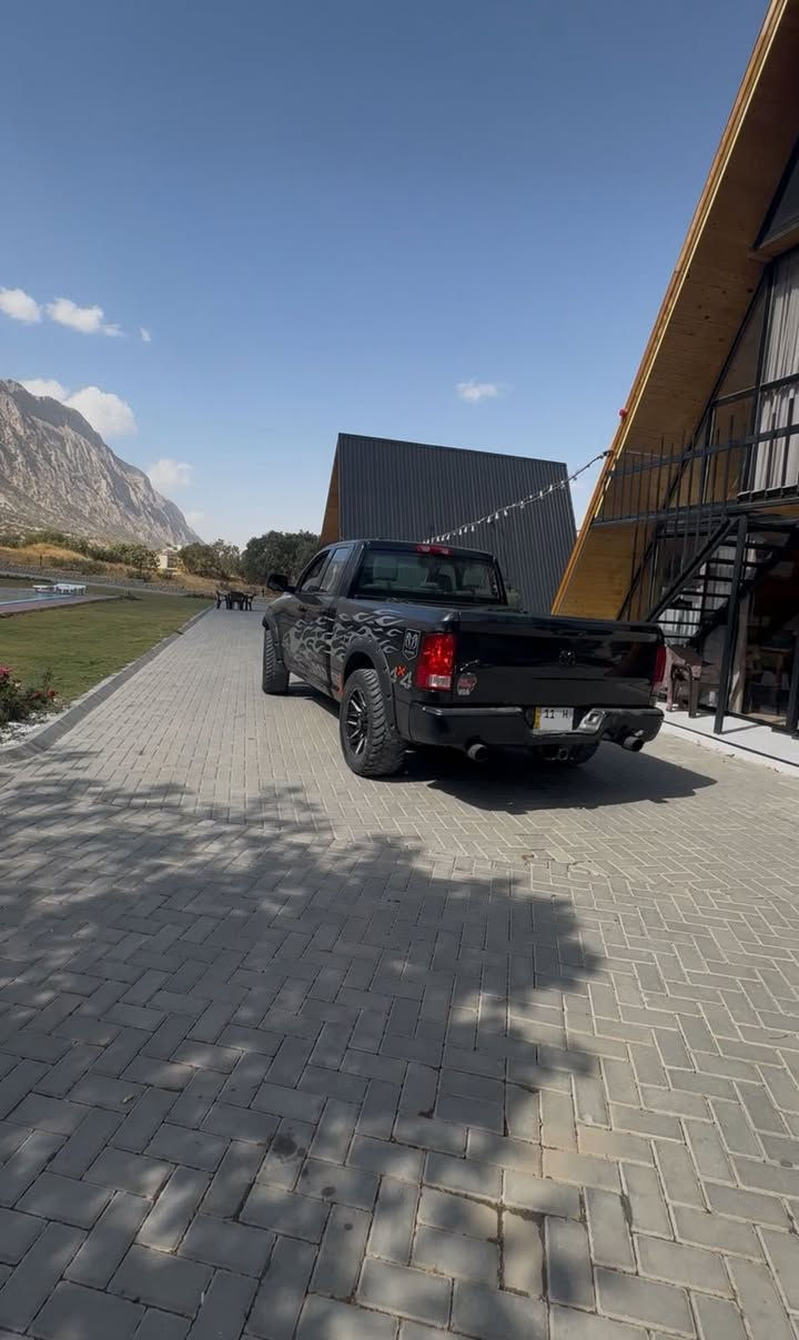 DODGE RAM 1500  Big Horin 2016 V8
الموديل: 2016.

رقم بغداد الجديد بأسمي هزة جديدة

محرك V8 5700 المرغوب

ماشية 75

________________________________

عليها كت ترفيع

وتايرات جبلية امريكية و ويالة اصلية كما مبين في الصور و عليها وايد بودي

________________________________ 

الحادث بسيط جداً طخطخة في جهة السائق والجاملغ الامامي بدون ايرباك فقط بردة بدون شواصي ولغود  

السيارة كاملة مكملة بدون اي نقوصات

مكان السيارة بغداد

للبيع او المراوس

للأستفسار

+964 773 001 5952


**إذا كنت صاحب هذا الإعلان وتريد حذفه لأي سبب، رجاءا أرسل رسالة إلى الدعم الفني**