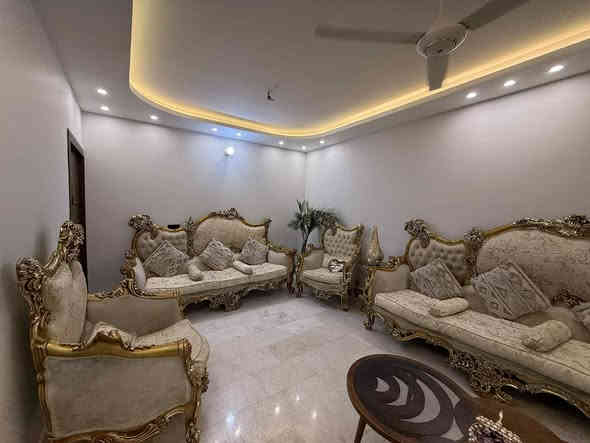 تخم ملكي للبيع استخدام قليل 
سعر مليون ونص ماخذته ب ٥ 
للاستفسار الاتصال او المراسله ع ‭٠٧٧٠ ٨٠٦ ٧٩٩٧‬
مكان البنوك
