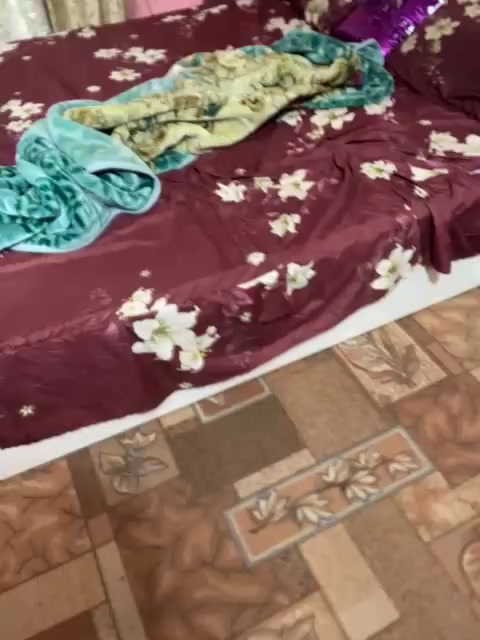 شقة في المشراق قرب مستشفى الجمهوري يسكن فيها طلاب اثنين وبحاجة الى شخص ثالث والاجار الكلي 350 الف 
للاستفسار  ***********
