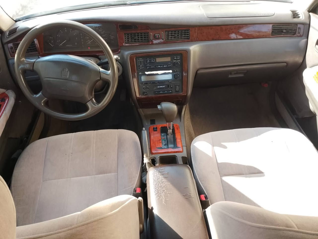 سلام عليكم سياره البيع ايسر بلاد المديل 99 رقم بغداد مكفوله من نقل ولكصه و اصوليات سعر125 و بيه مجال بصيط العنوان بصره سفوان تواصل (***********)
