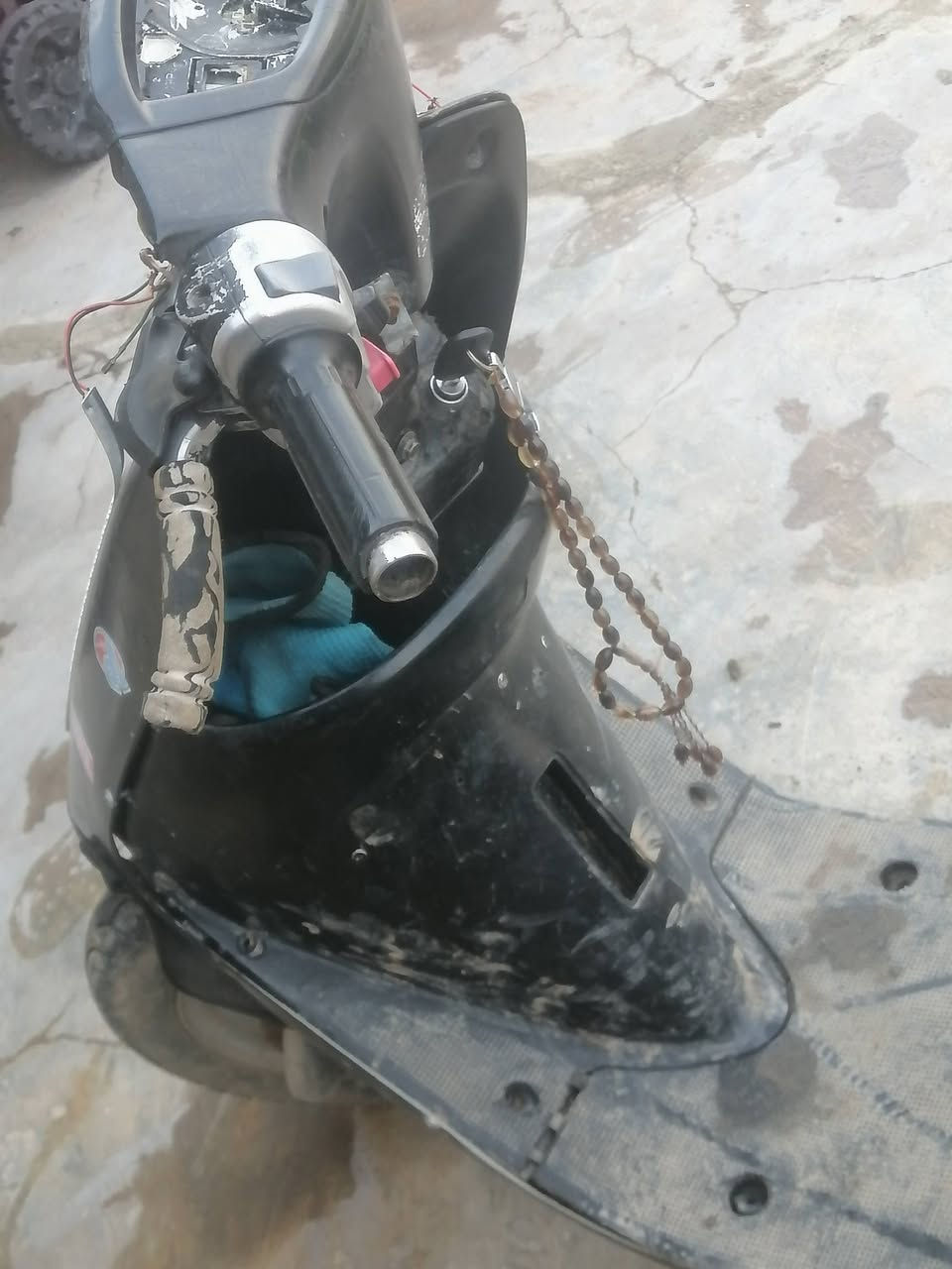 السعر 100 ابي مجال ***********
