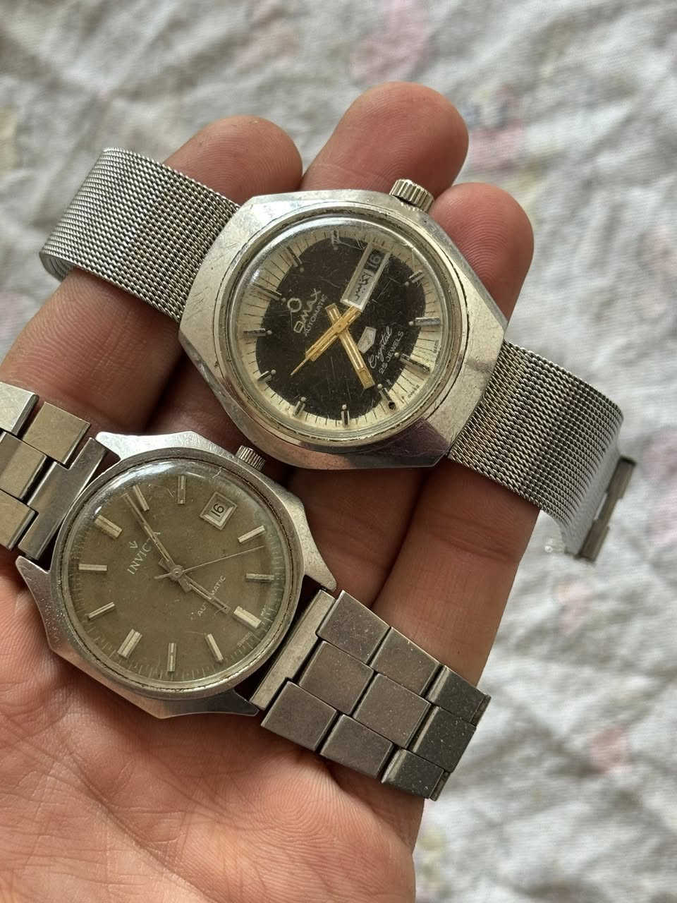 مجموعة ساعات للبيع
عدد 12 قطعة 
كلهم اتوماتيك سويسري 
شغالين
 الاسعار مختلفة 
يوجد توصيل لجميع المحافظات 
***********
