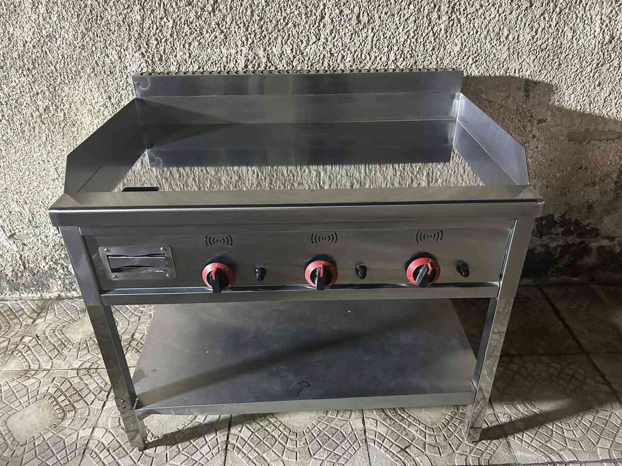 السلام عليكم غراض مطعم للبيع
كرل بركر ستل ستيل شوفت عينكم النضافه مشتغل سبوع واحد 

شوايه كص 5 عيون هم نضيفه كلش مع الشيش والستان مالته 

منضومه كامرات مع الديفيار وكامل الملحقات جيب وشد 

كرسي كاشير مستخدم شي قليل 

ستان رول سلفون الشفاف 

بنكات جداريه عدد 2 

مكانهن بغداد شهداء البياع 

الرقم *********** 

بي واتساب ايضاً
