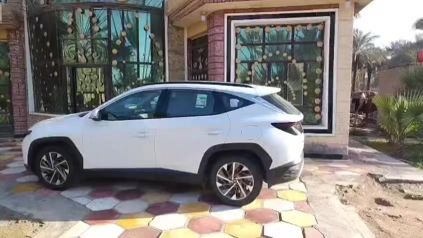 السلام عليكم
سيارة توسان ٢٠٢٣ 
كفالة عامة عدا بارد بسيط مقدمة البنيد كما موضح بالسونار مواصفاتها معروفه# 
فول مواصفات عدا البنوراما 
كراسي كهرباء  ٣ حركات
كراسي جلد  
شاشة كبيرة 
تحديد مسار
مثبت سرعة
تشغيل عن بعد
بصمه 
رقم بغداد باسمي تحويل مباشر 
مكاني حله سعر ٢٢٠ و بيها مجال بسيط 
للاستفسار ***********
