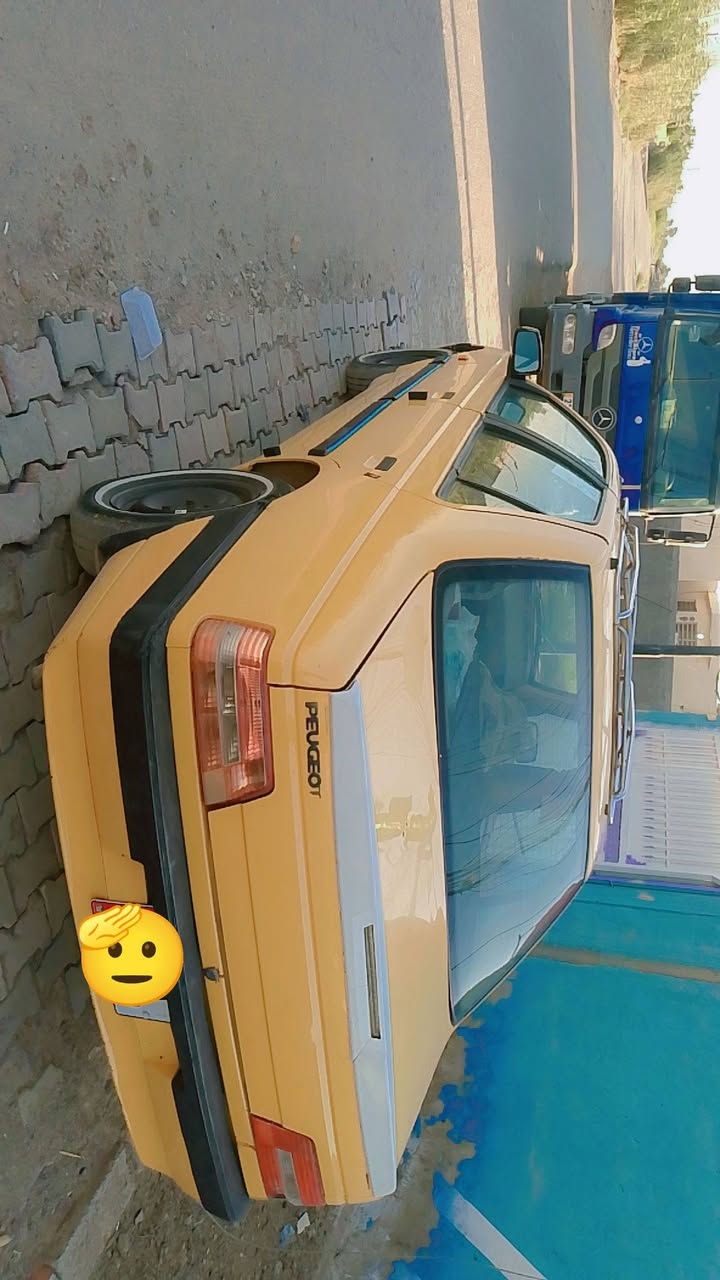سلام عليكم بيجو أكد  البيع موديل 2016 مكينه فرنسي  مكفولة كفاله عامه مصفرة هيه وغرامه رقم الهاتف ***********
