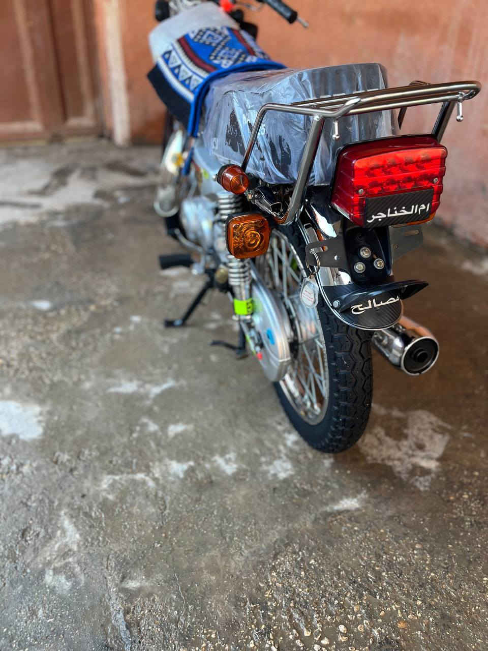 🚫سعر خاص او عل رقم تخارني او اتراسلن🚫

🚫أكلك بسعر تصير لوتي عليه تسمع الكلام موزين 🚫
مانزل من السعر لو درهم أحمر 🚫

الدراجة من تاير لتاير ما ناقصه شي 
سلام عليكم للبيع 

نامه أصلي شلامجة 

أوراق أصولي مكينه 

وشاصي مطابق شد أيراني 

موديل 23طالعه24 شهر ٨

وكيل أبو سكينه 

✅️ملاحظة لونه البلادي أزرك اني بدلته سلفري لل جماليه✅️


**إذا كنت صاحب هذا الإعلان وتريد حذفه لأي سبب، رجاءا أرسل رسالة إلى الدعم الفني**