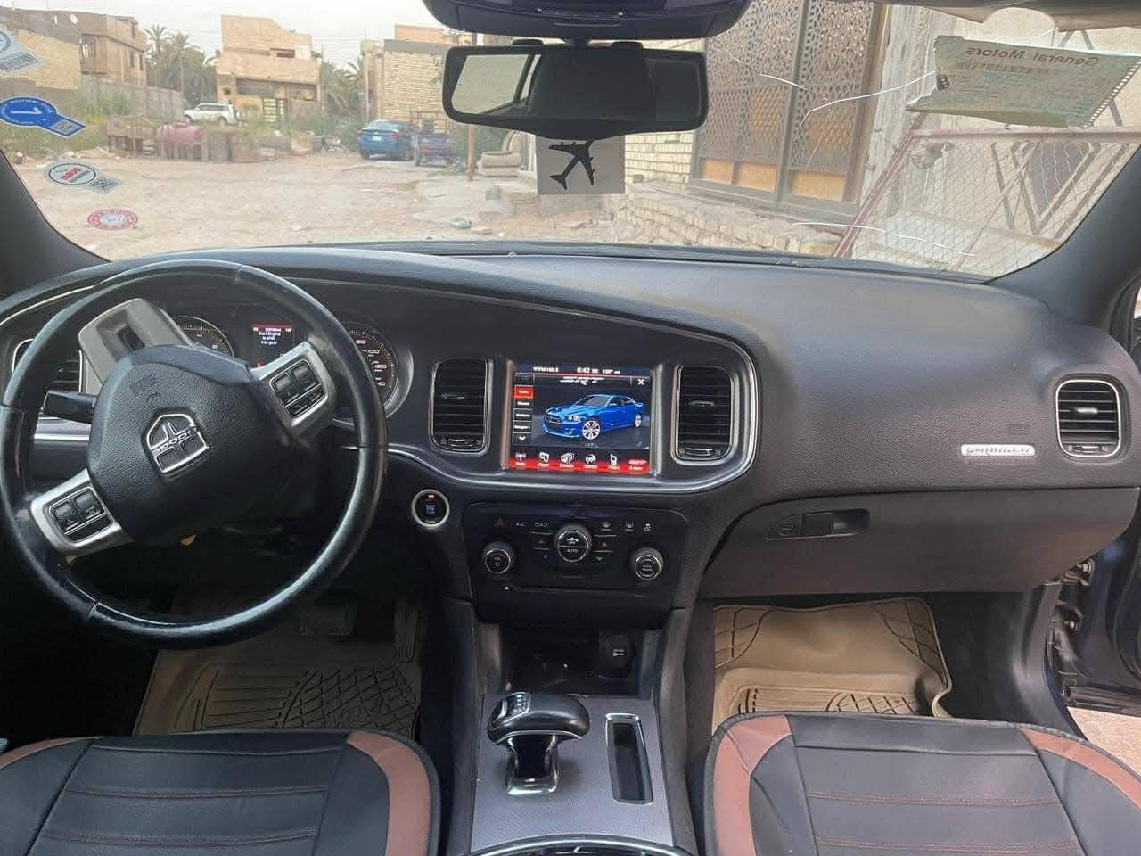 جارجر موديل 2014 رقم بغداد ب اسمي لون نيلي حادث جاملغ وبنيد ماشيه 270  شاشه جبيره كير طياره لسياره بيع او مراوس حسب القناعة السعر 143 وبيها مجال واتساب واتصال موجود ***********
