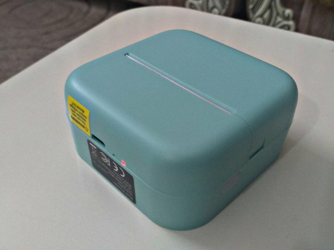 طابعة صور وملصقات Phomemo M02X - (شبه جديدة).
الوصف:
للبيع طابعة حرارية محمولة موديل Phomemo M02X، الجهاز غني عن التعريف لطباعة الملاحظات الدراسية والملصقات.
الحالة: شبه جديدة تماماً (استخدام تجربة رولة واحدة فقط).
النظافة: الجهاز بحالة الوكالة، وبدون أي شخط، ولا يزال بـ "شحن المصنع" الأصلي.
المحتويات: العلبة الأصلية كاملة + كابل الشحن الأصلي + كتيبات التعليمات.
ملاحظة للأمانة: تُباع الطابعة بدون ورق (الجهاز وملحقاته فقط)، وتدعم ورق قياس 53 ملم المتوفر بكثرة في الأسواق والمكاتب.
السعر:12ألف دينار.


**إذا كنت صاحب هذا الإعلان وتريد حذفه لأي سبب، رجاءا أرسل رسالة إلى الدعم الفني**