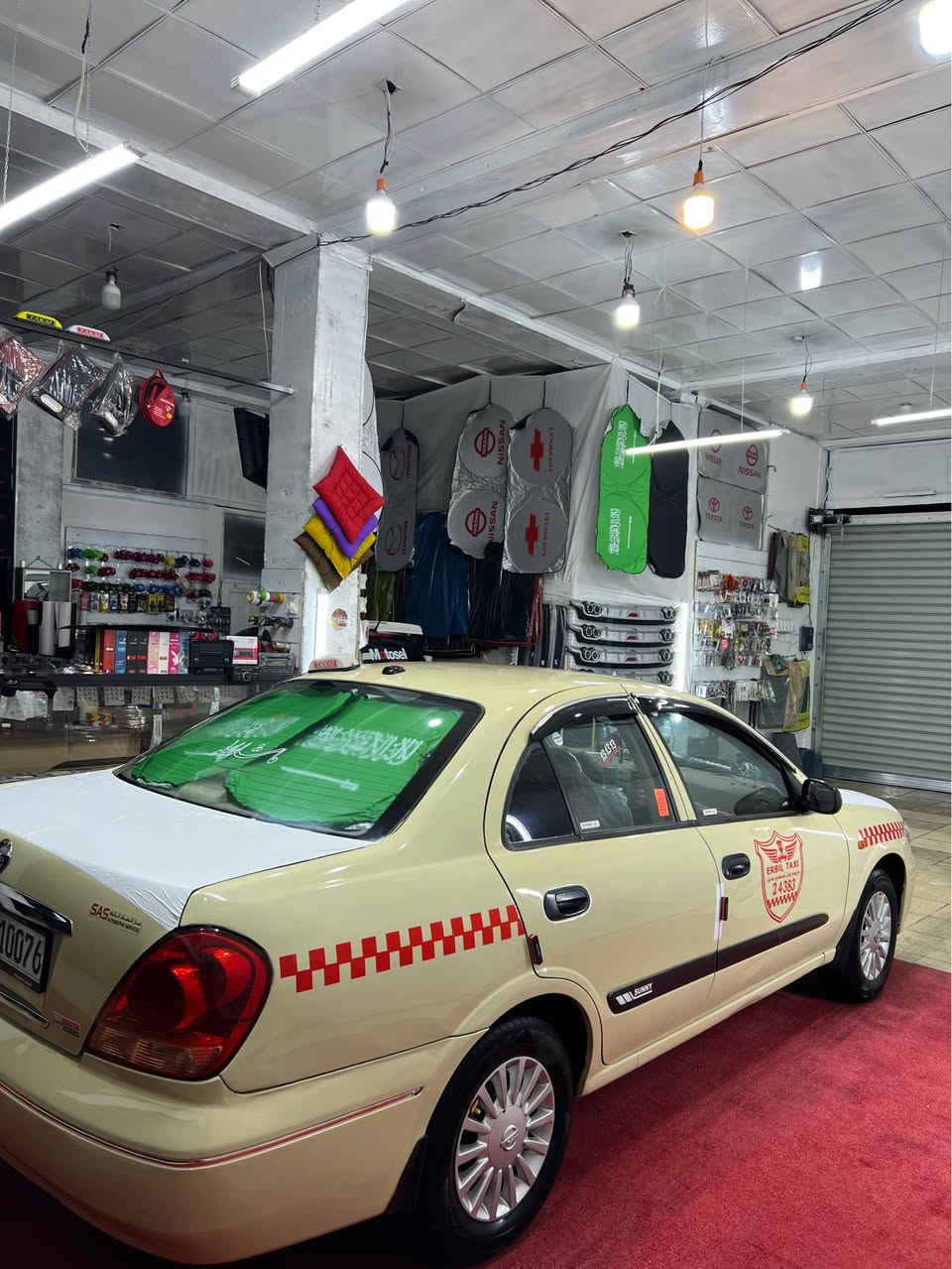 سةني 2009 نمونة لةجواني 
گير عادي 
سةنةوي نوئ 
3 پارچةي پشتي هةية و ناو سپيري گرتوة 
گيرو مةكينةي و توندو تؤلي بةشةرت 
4 تاية و ويليي حةسيري نوئ 
لةشاري كؤيةم 
سحري 97 وةرةقة و مةجالي كةم 
*********** كويسينجاك, أربيل
